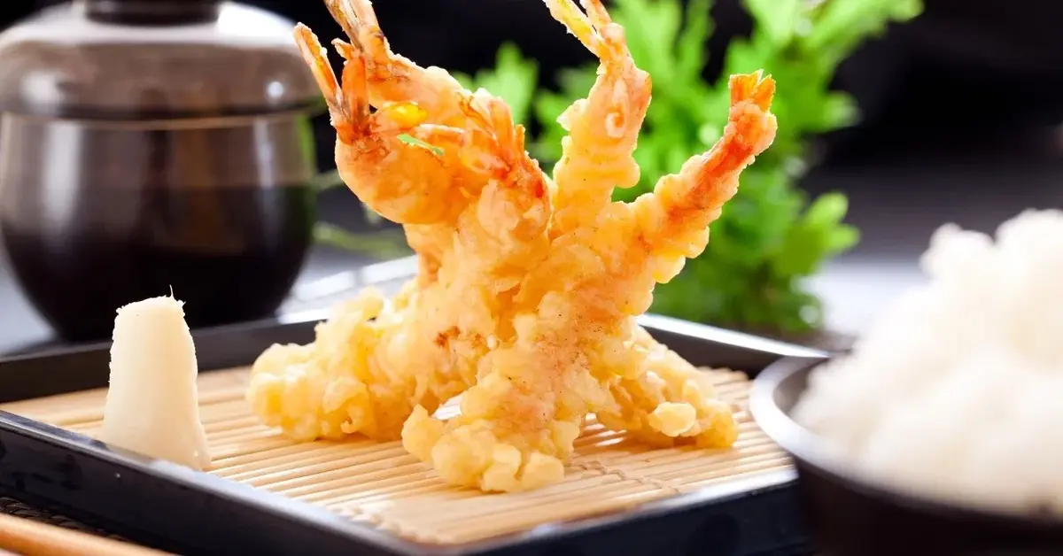 Krewetki w tempura na talerzyku 