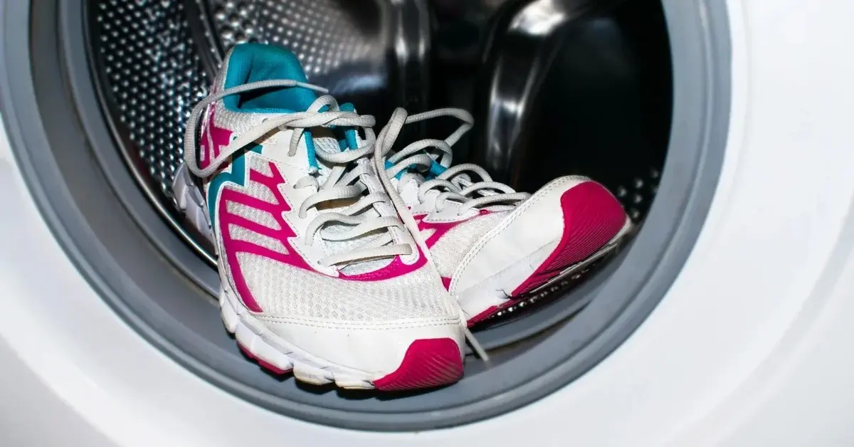 Buty sportowe w pralce 