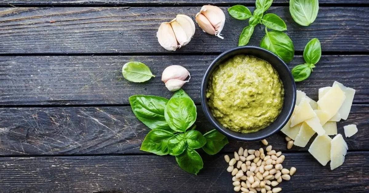 pesto z bazylii przygotowane z tradycyjnych składników