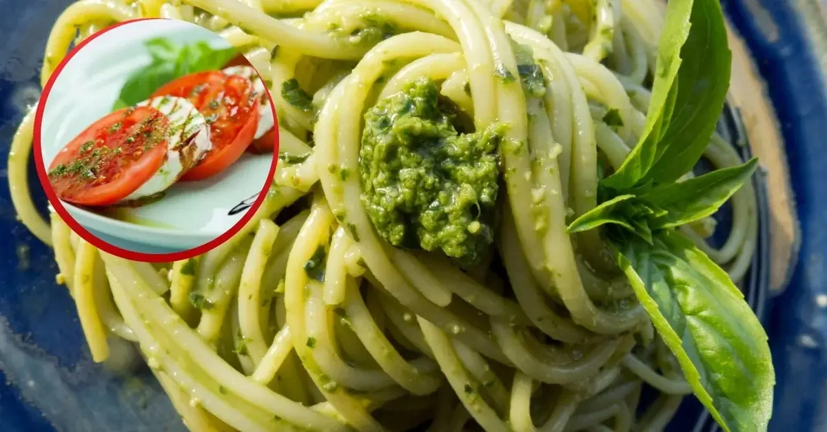 Makaron z pesto bazyliowym i sałatka caprese z odrobiną pesto bazyliowego.