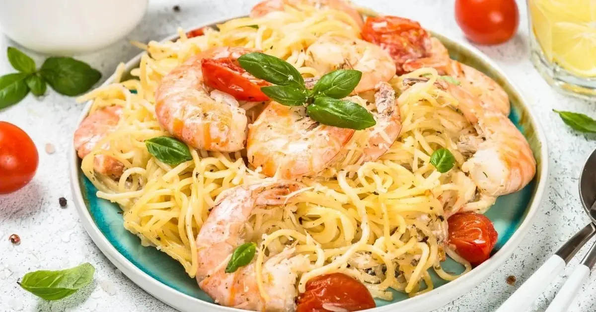 Makaron z krewetkami i parmezanem