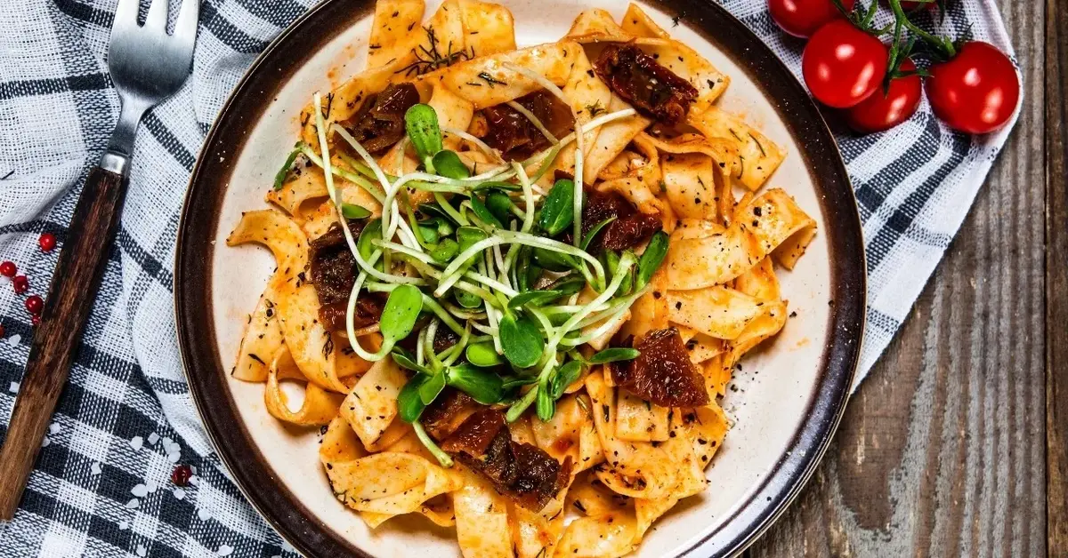 makaron z suszonymi pomidorami