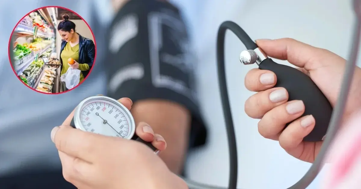 Jest mierzone ciśnienie, widać tez kobietę kupującą jedzenie na obniżenie ciśnienia.