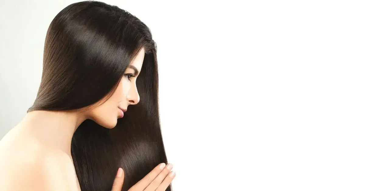 brunetka z prostymi i długimi włosami