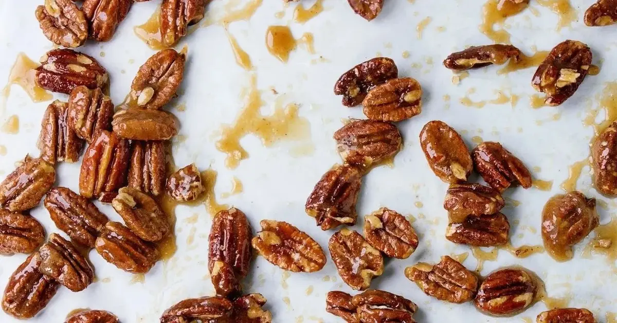 orzechy włoskie w karmelu na papierze do pieczenia