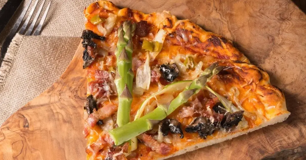 Główne zdjęcie - Chrupiąca #fit pizza ze szparagami - absolutny hit na wakacje