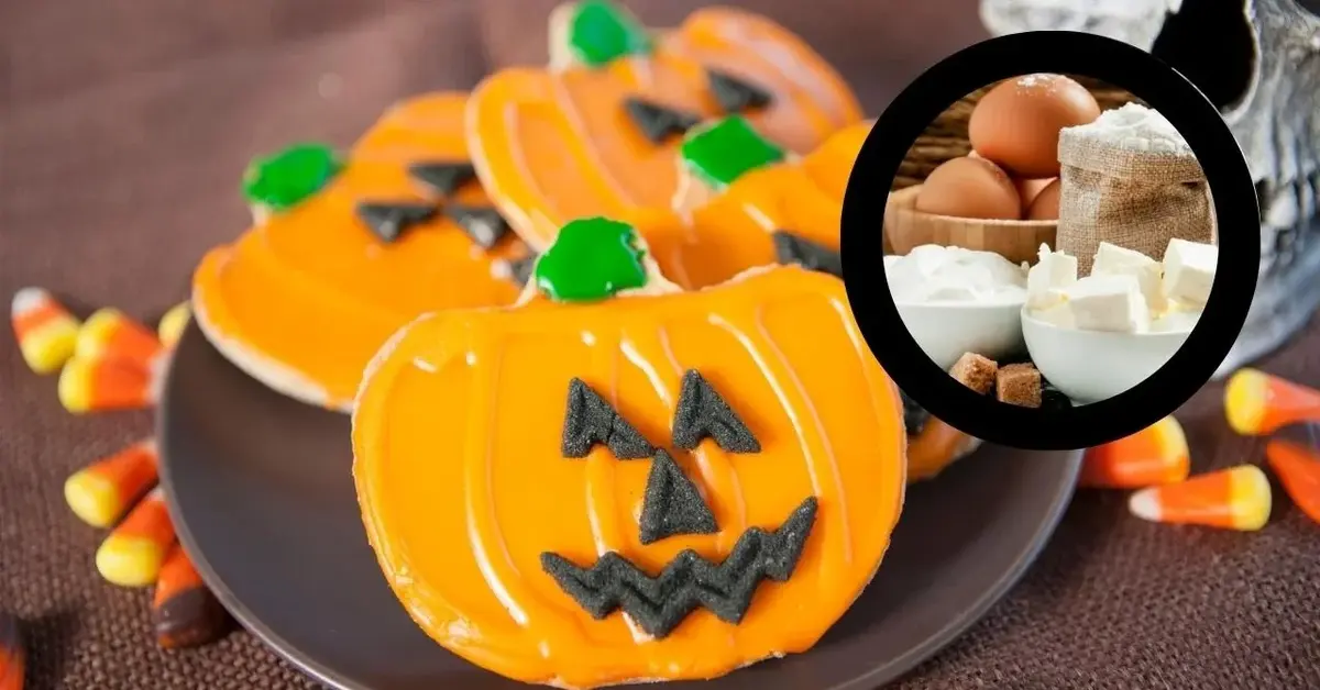 Polukrowane kruche ciasteczka na Halloween w kształcie dyni.