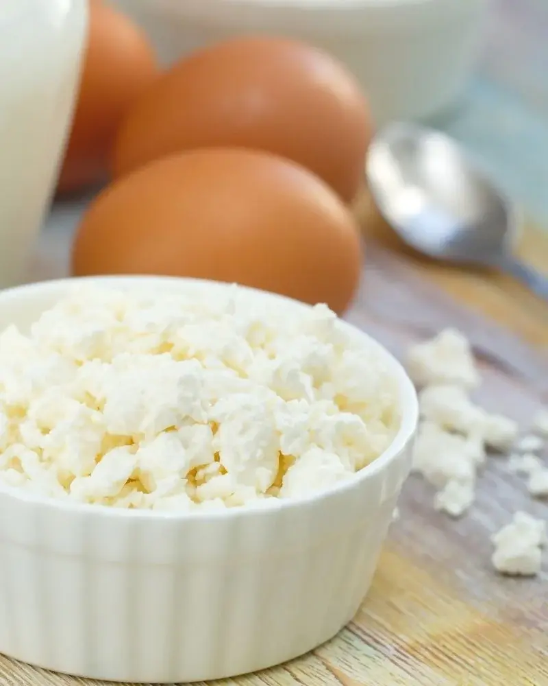 Biały ser i jajka - składniki na sernik wiedeński