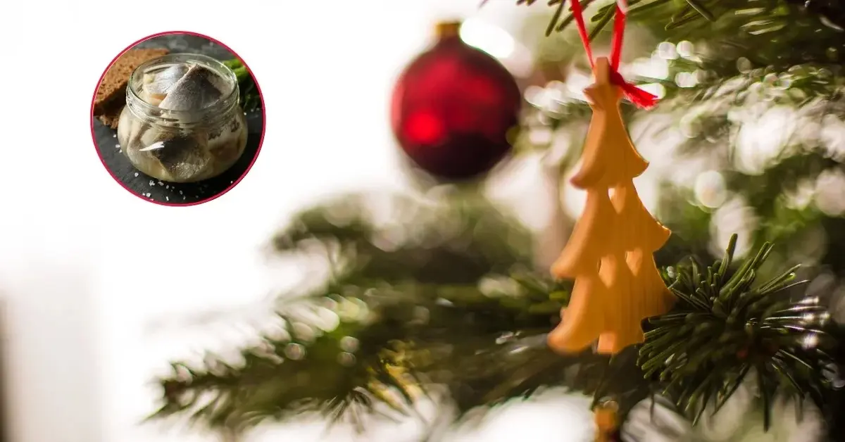 Śledzie w oleju na Wigilię i choinka.