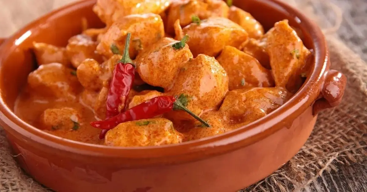 Sos pomidorowy z kurczakiem do makaronu.