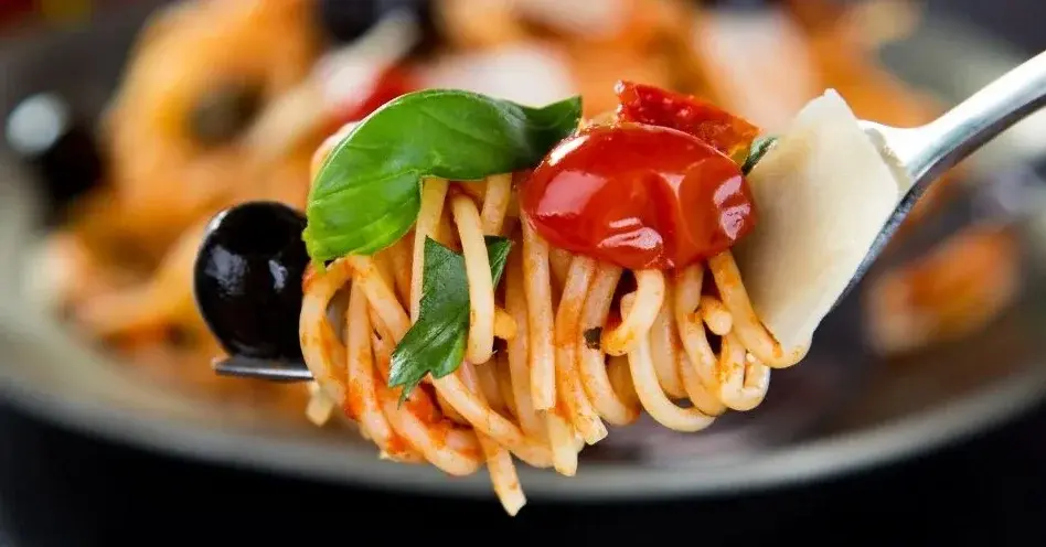 Główne zdjęcie - Ekspresowe spaghetti z piekarnika. Hit z Tik Toka! W wersji #vege - gotowe w 15 minut!