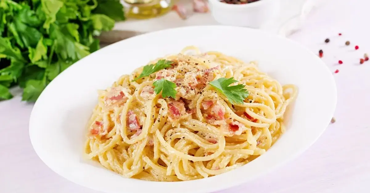 Główne zdjęcie - To przepis na idealne spaghetti carbonara. Włoska ikona bez śmietanki!