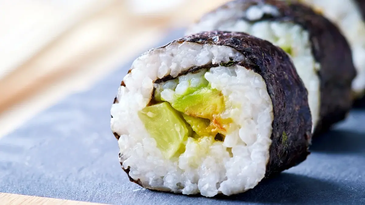 sushi rolki z warzywami