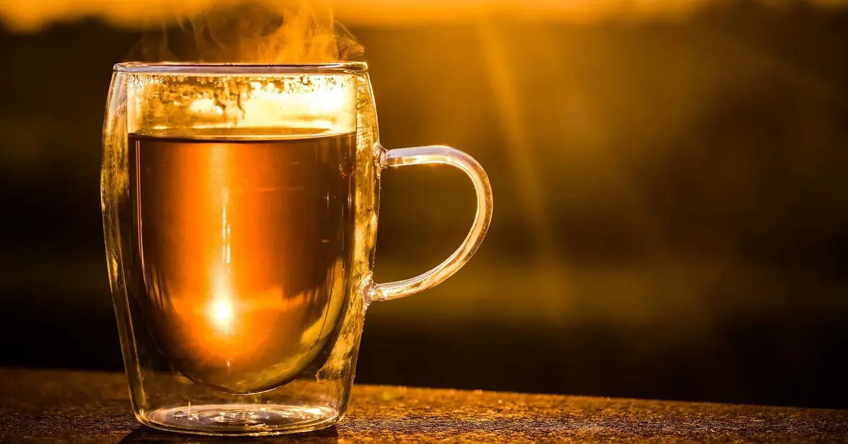 Gorąca herbata w filiżance