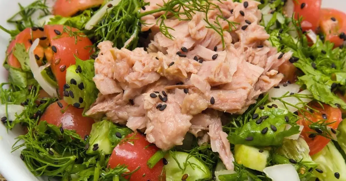 salatka z tuńczykiem 