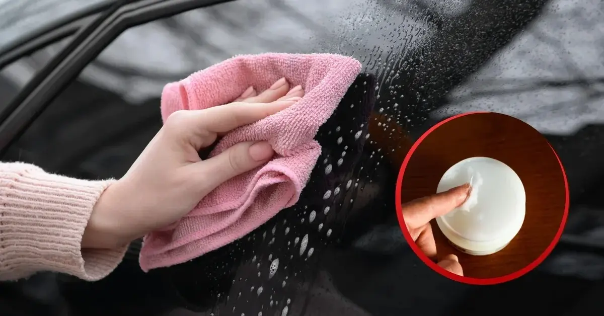 Kobieta myje szybę, żeby usunąć z niej naklejkę.Widać zdjęcie wazeliny do usuwania naklejki.