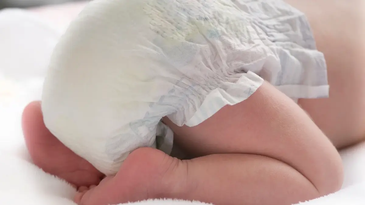 Pupa dziecka w pieluszce