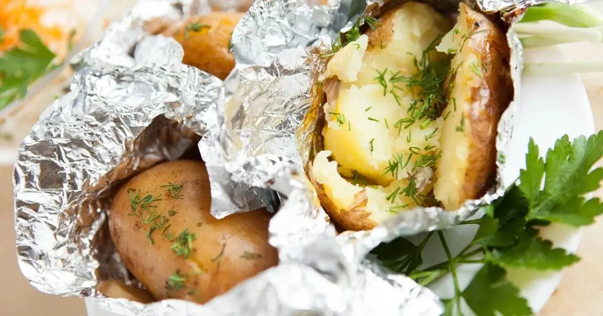 ziemniaki z grilla w folii