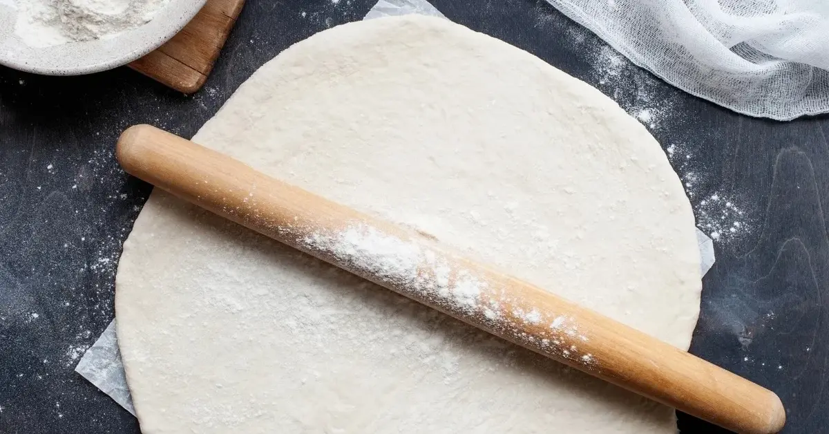 Rozwałkowane ciasto na pizze