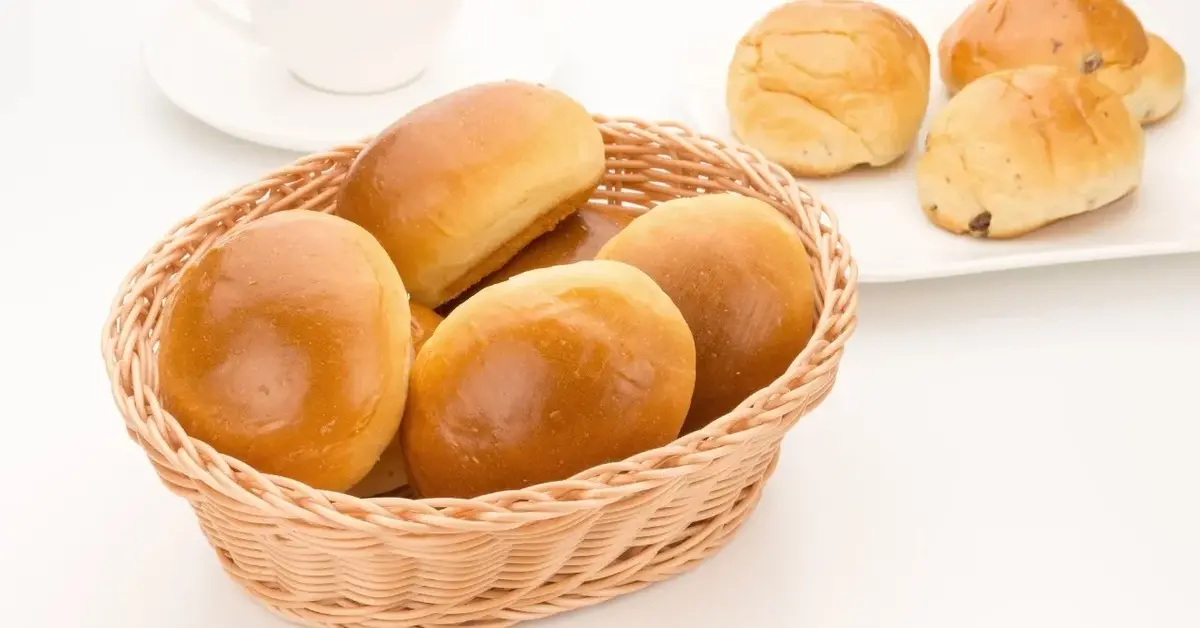 Bułki maślane w koszyczku