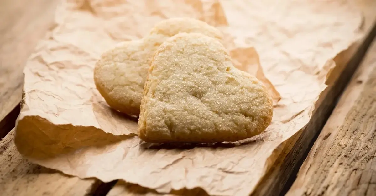 Kruche ciasteczka w kształcie serduszek