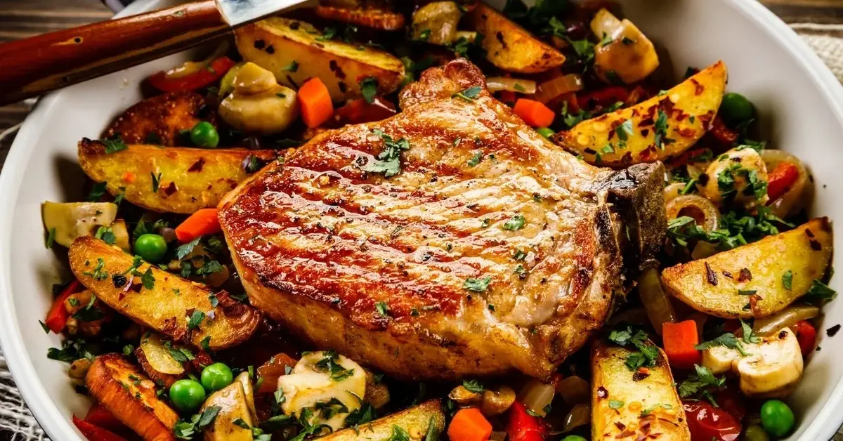 Steki ze schabu z grilla z pieczonymi warzywami