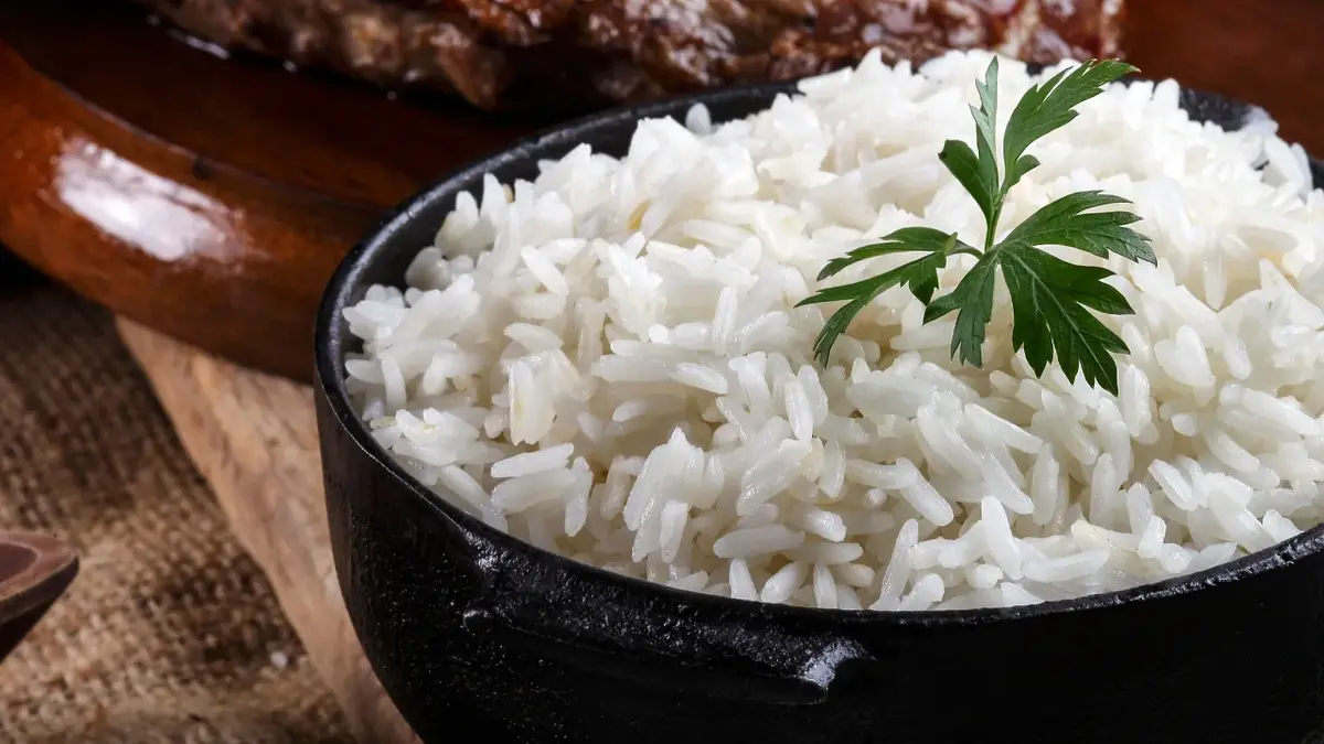 Porcja ryżu w miseczce