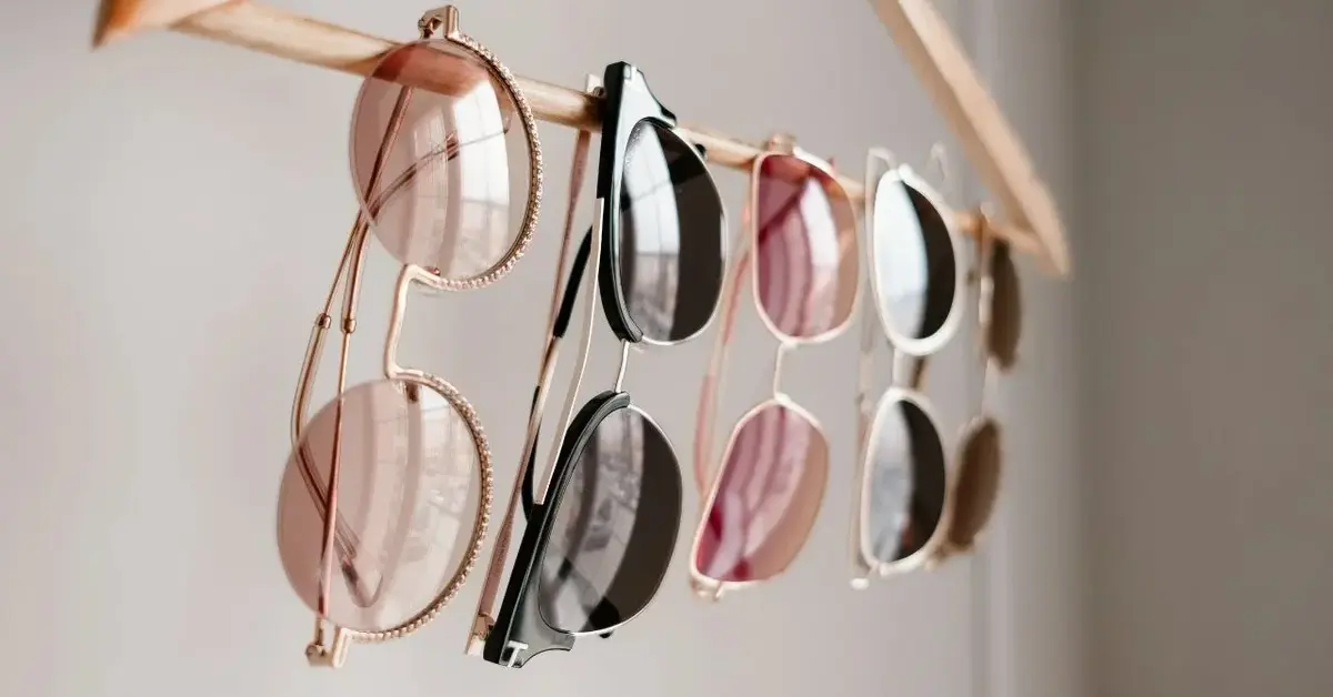 Okulary przeciwsłoneczne w różnych kolorach 