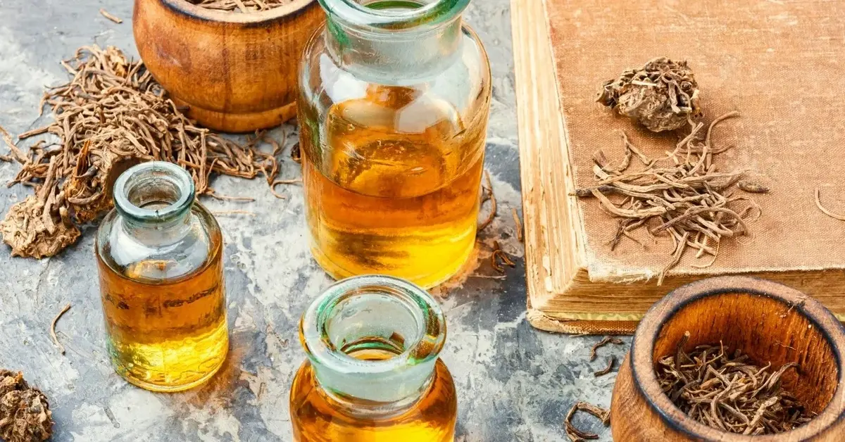 Nalewka z mirabelek w różnej wielkości buteleczkach