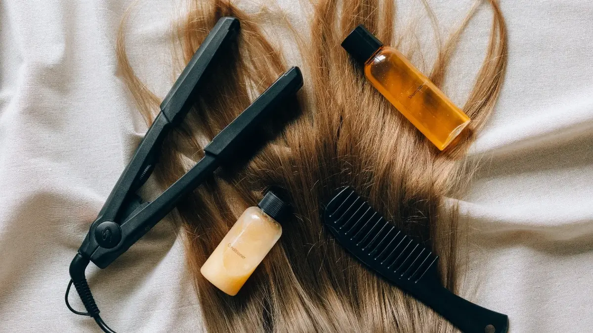 Prostownica i produkty do pielęgnacji włosów