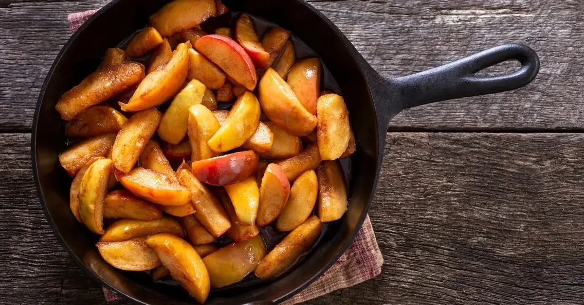 Prażone jabłka na patelni