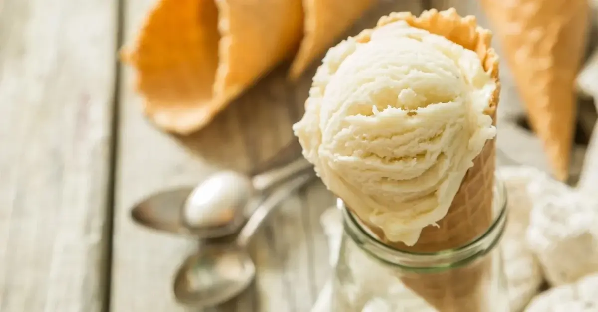 Domowe lody śmietankowe w rożku