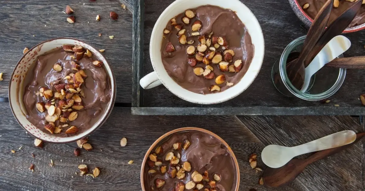 Czekoladowo-orzechowy pudding w miseczkach