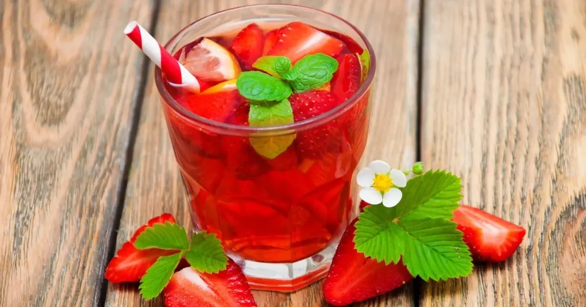 Nalewka z truskawek w szklance