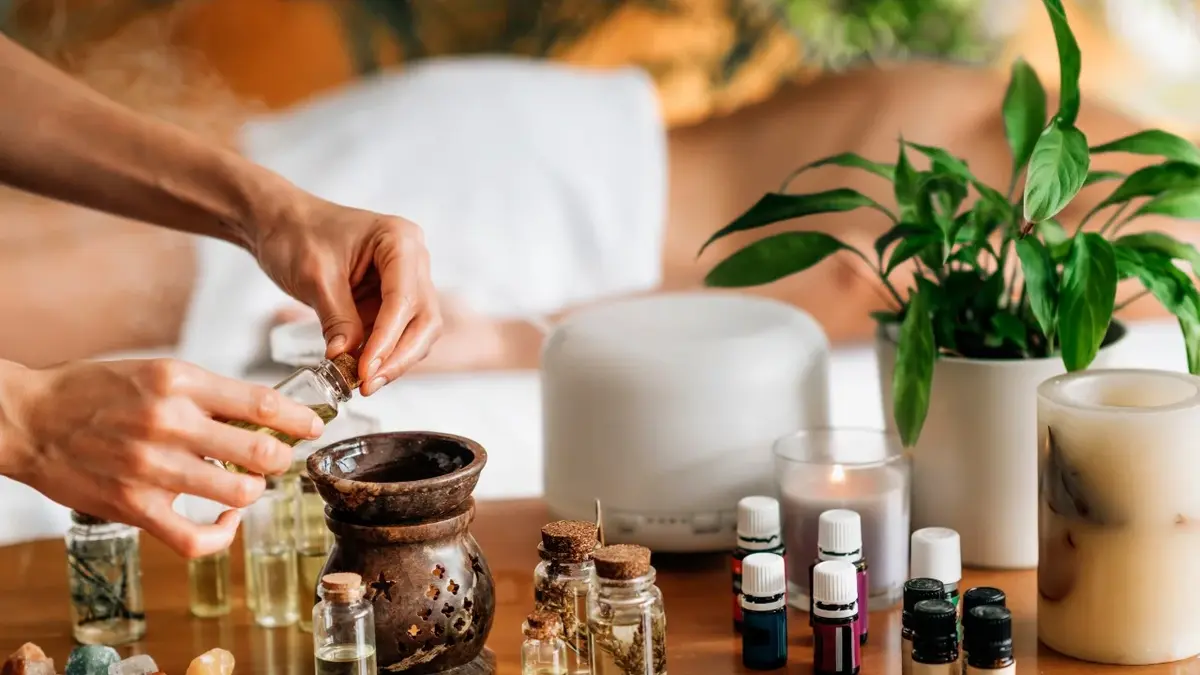 Aromaterapia - olejki eteryczne, świeca zapachowa i kamienie