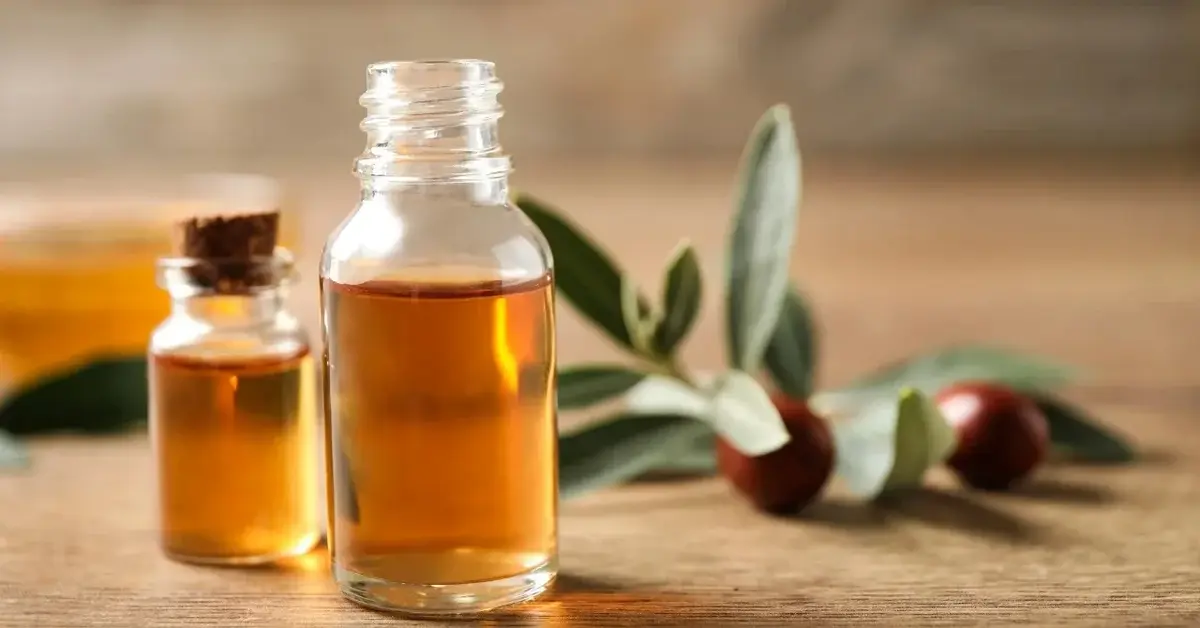 Olej jojoba w buteleczce