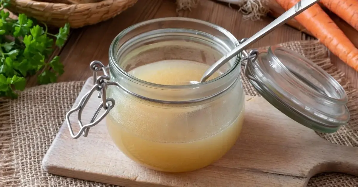 Koncentrat bulionu warzywnego w słoiku