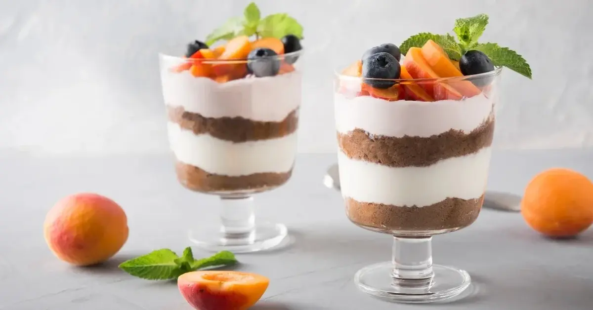 DEser trifle w szklanych pucharkach