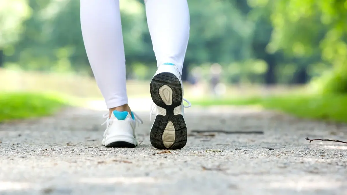 buty sportowe podczas joggingu