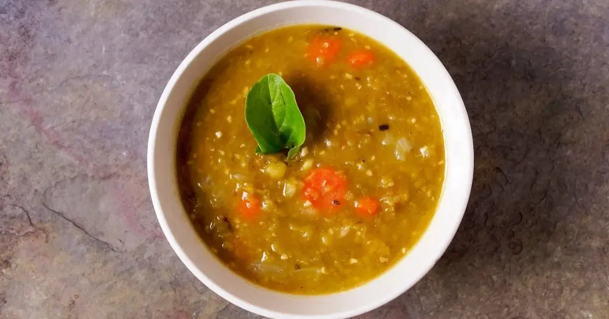 Grochówka wojskowa w miseczce