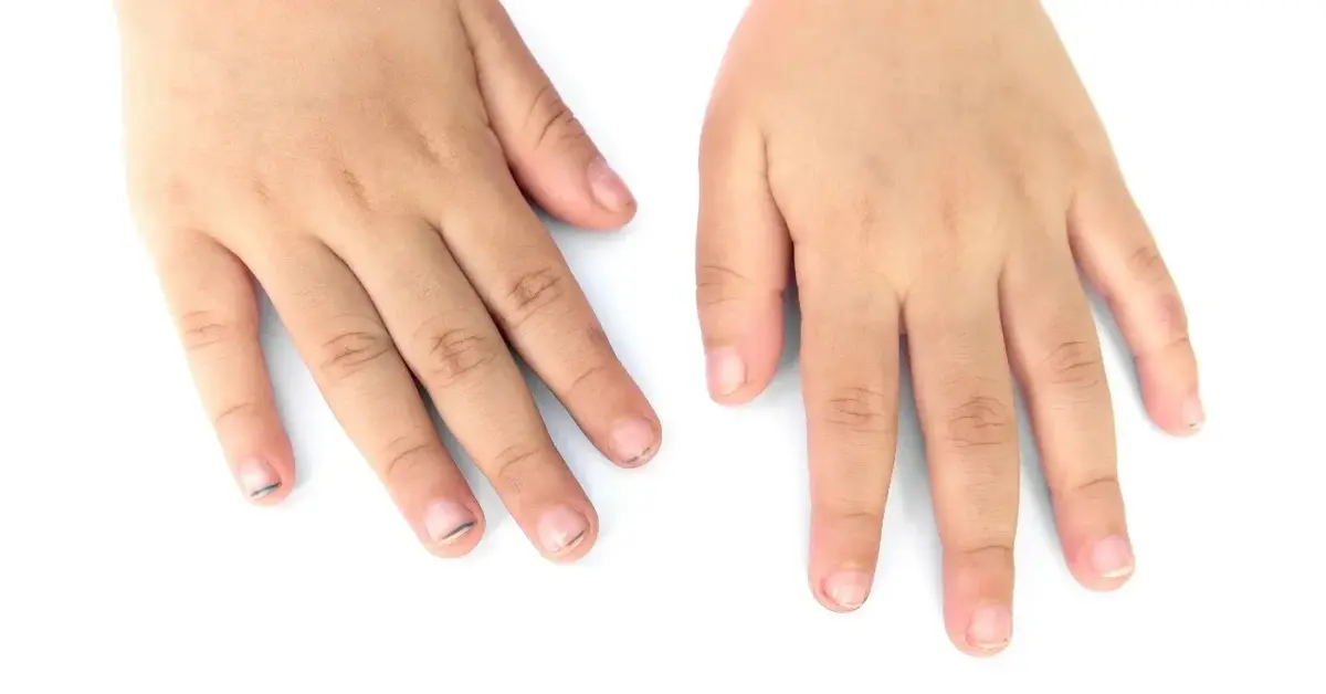 Dłonie na białym tle