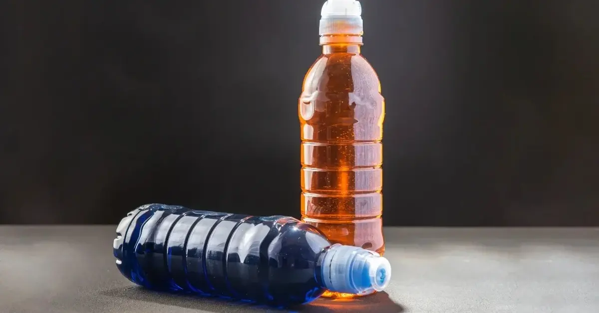 Izotoniki  w plastikowych butelkach 