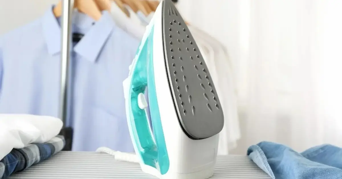 Żelazko wyczyszczone po przypaleniu bardzo dokładnie.