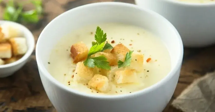 Główne zdjęcie - Intensywny smak tej zupy zachwyca. W środku cztery sery