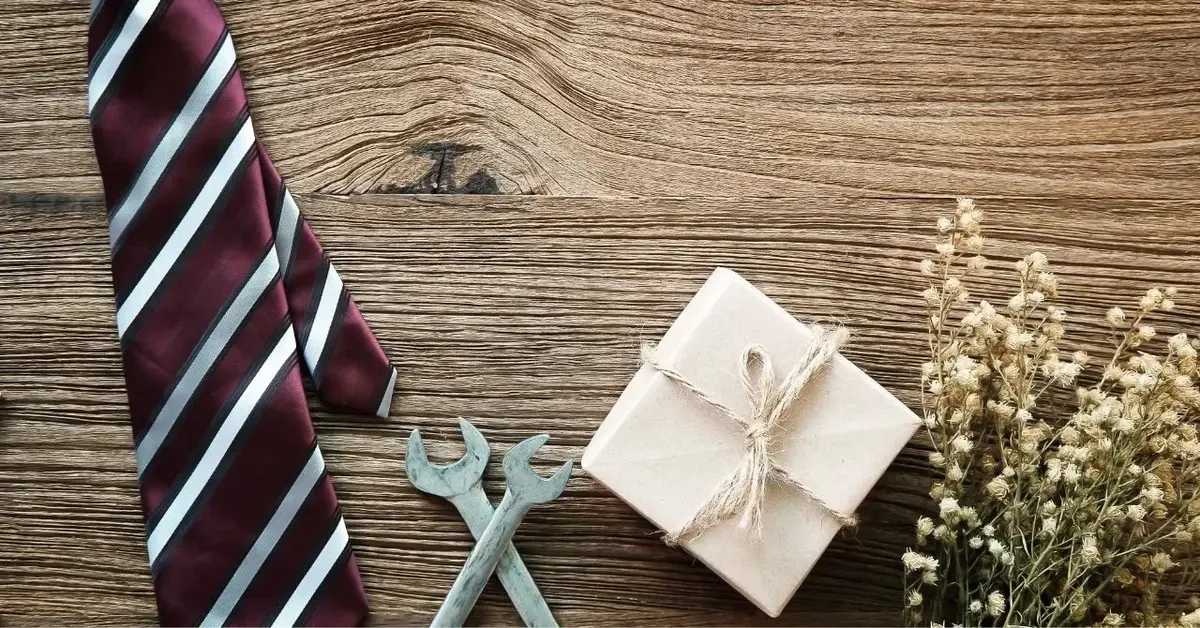 krawat klucze i prezent z okazji dnia ojca
